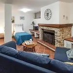 1 Bedroom Cozy In בית נופש