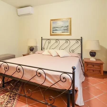 Сasa de vacaciones 1 Bedroom Cozy In *